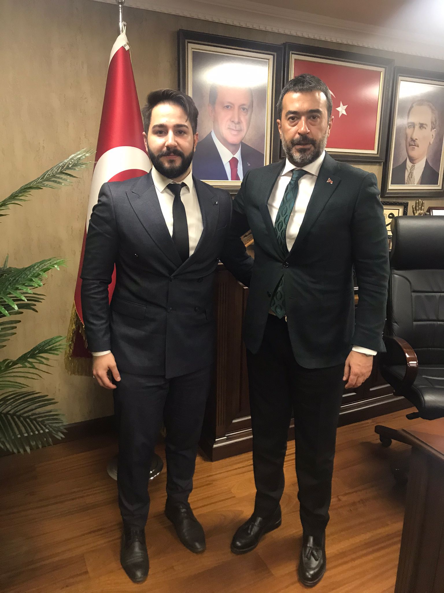 Genel Başkan Emre Şahin ortak çalışmalar ve projeler hususunda Ak parti Ankara İl Başkanı Hakan Han ÖZCAN Bey'in makamında ziyaret ederek istişarelerde bulundular.